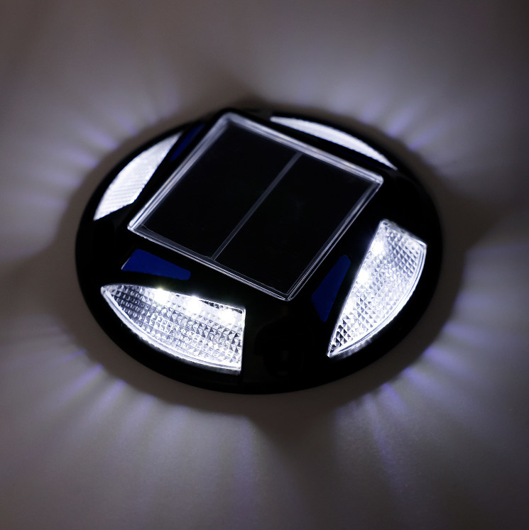 250MAH Solar Dock Lights IP67 Waterproof 500m Visual Decorative Garden Lights
