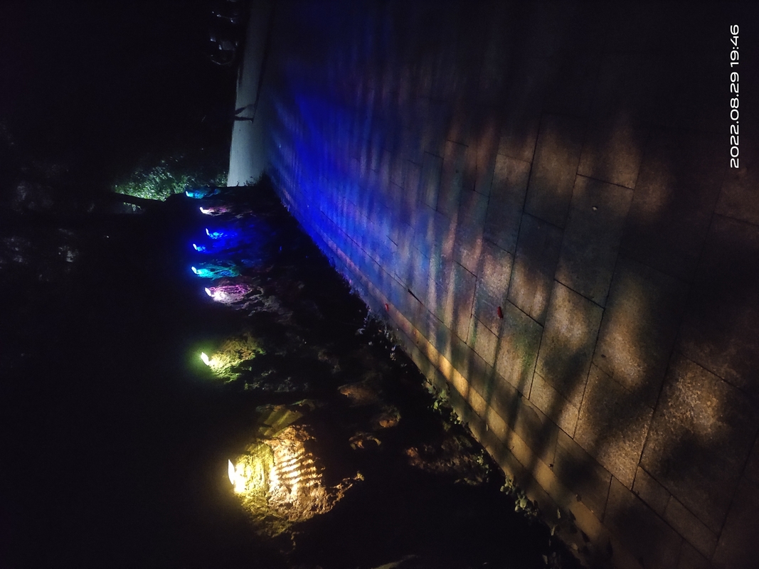 3.7V Outdoor Solar Garden Light RGB Decorative Wall Landscape Fence LED 123 * 60 * 65mm