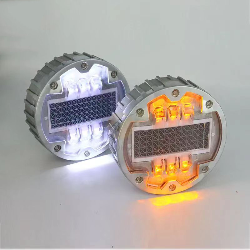 DM143 Solar Road Stud Light Reflectors IP68 Waterproof 1200mAh 6 LEDs 500m Visual Distance