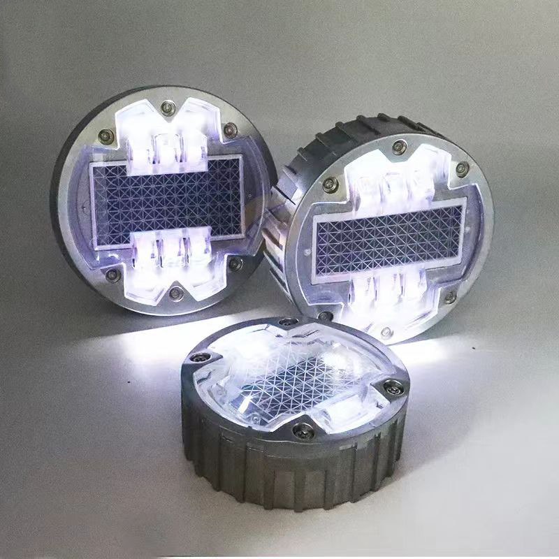 DM143 Solar Road Stud Light Reflectors IP68 Waterproof 1200mAh 6 LEDs 500m Visual Distance