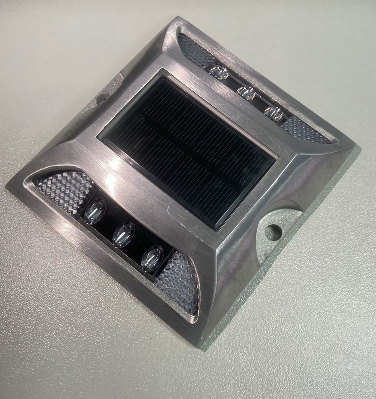 114*105*23mm Aluminum Alloy PC IP68 Solar Road Studs with -40C- 85C Working Temperature