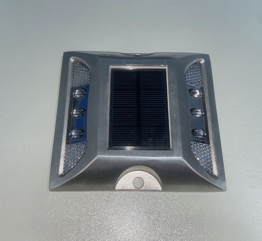 114*105*23mm Aluminum Alloy PC IP68 Solar Road Studs with -40C- 85C Working Temperature