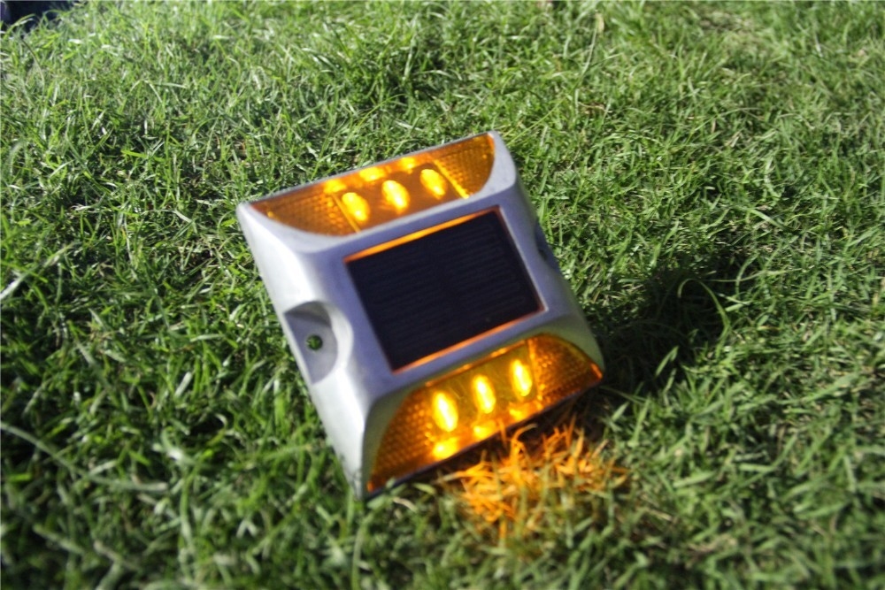 Highway-Ready Solar LED Road Studs Heavy Aluminum Alloy Construction for All Seasons