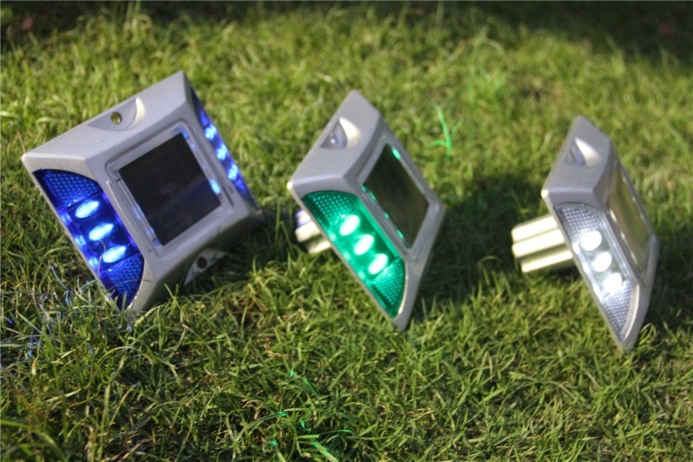 Highway-Ready Solar LED Road Studs Heavy Aluminum Alloy Construction for All Seasons