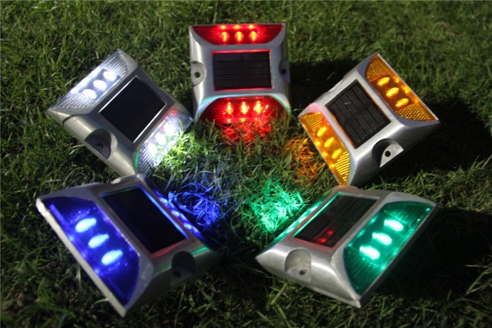 Highway-Ready Solar LED Road Studs Heavy Aluminum Alloy Construction for All Seasons