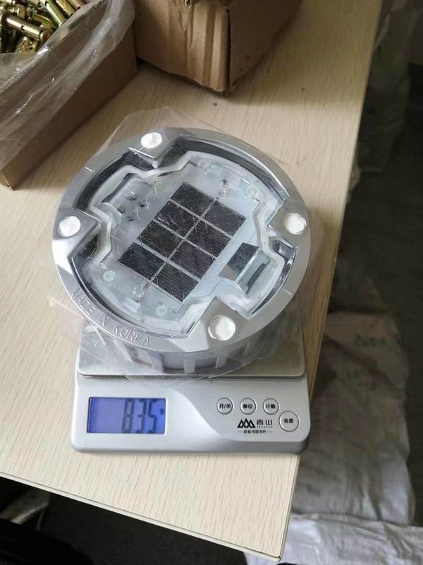 Aluminum Alloy Solar Road Stud 123x48.5mm with >30T Compression Resistance and >500m Visual Distance