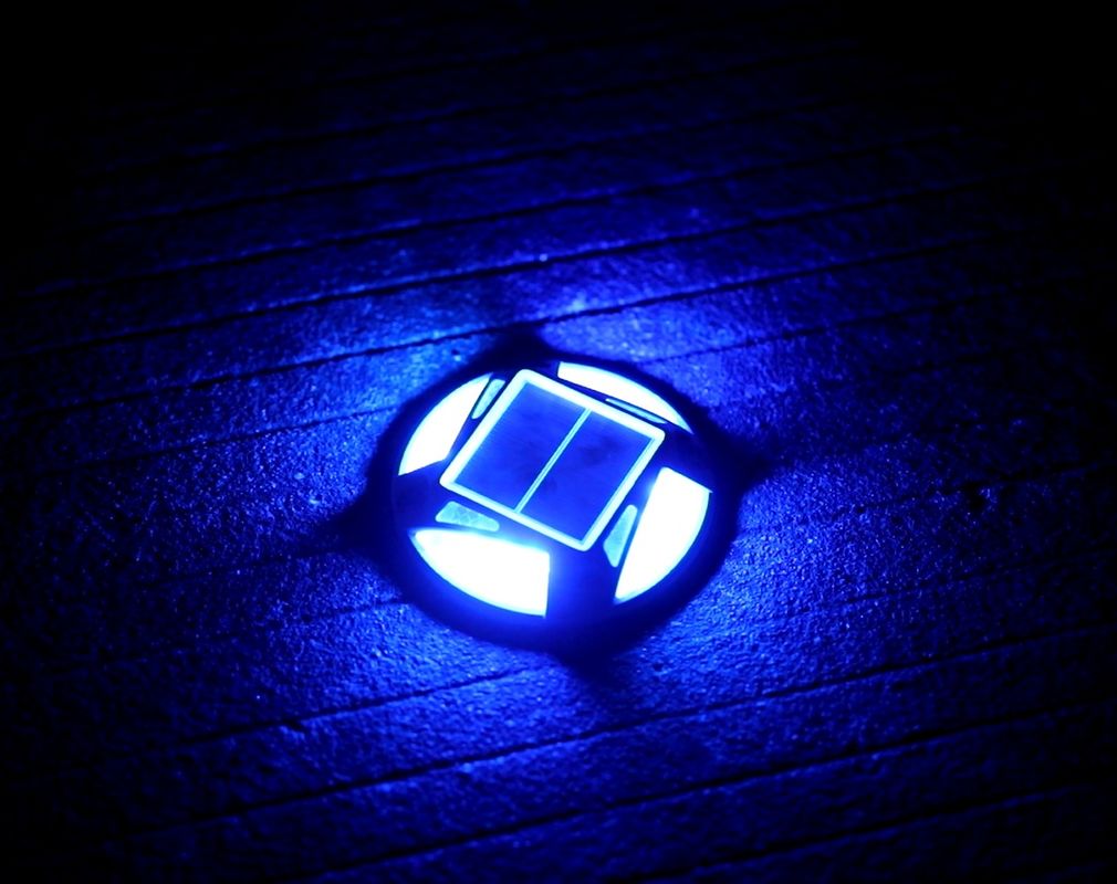 Solar Road Stud with Charge 4.5h for 20h Working Temperature -20-70 and Cold White/Warm White/Blue LED Color