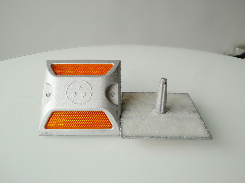 0.2W/P Solar Panel Aluminum Alloy Road Stud With Nail On Road Flashing Waring